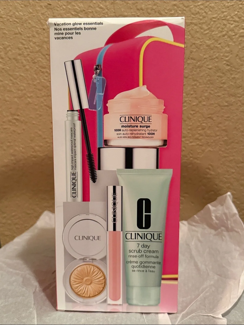 NWT Clinique Vacation Glow Essentials with Bright Pink Travel Cosmetic Bag.